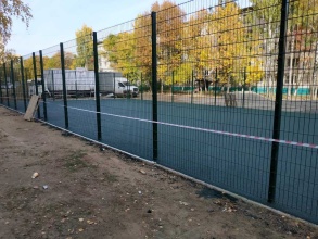 Забор на спортивную площадку 40 метров фото в Мишеронском