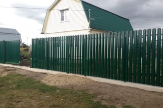 Забор из евроштакетника на ленточном фундаменте 70 метров фото в Мишеронском